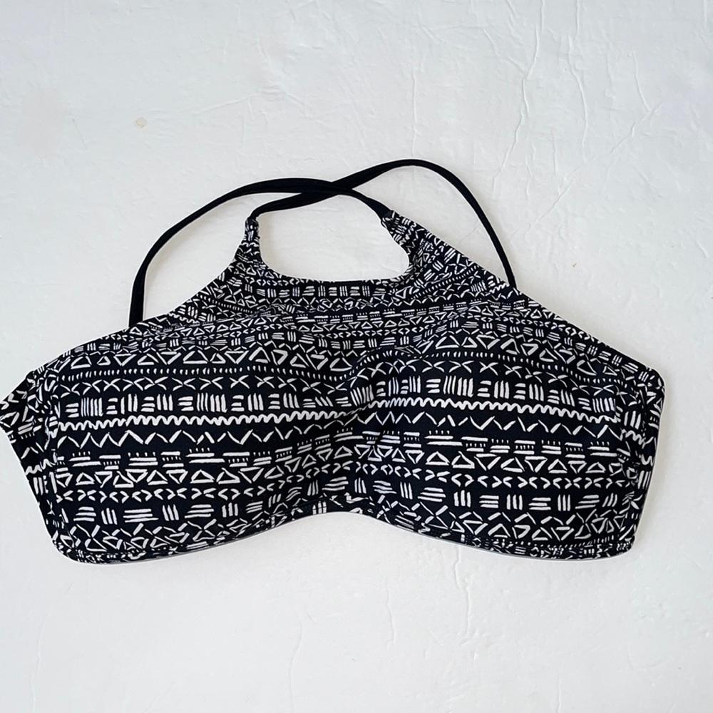 XHILIRATION BLACK AND WHITE BIKINI TOP!!